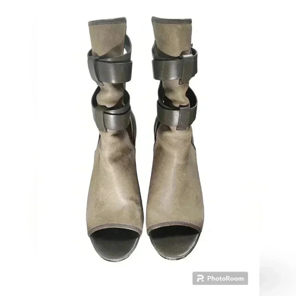 Jean Michelle Cazabat booties - Picture 2 of 5